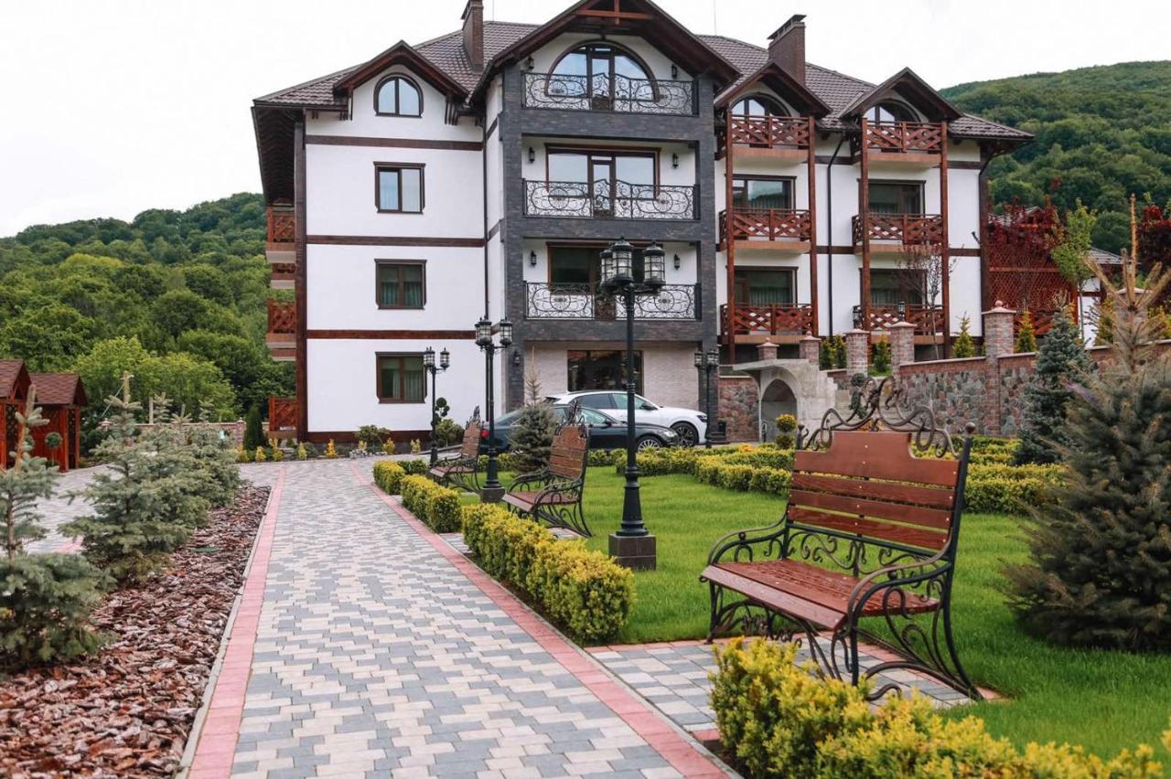 баймонт Hotel *